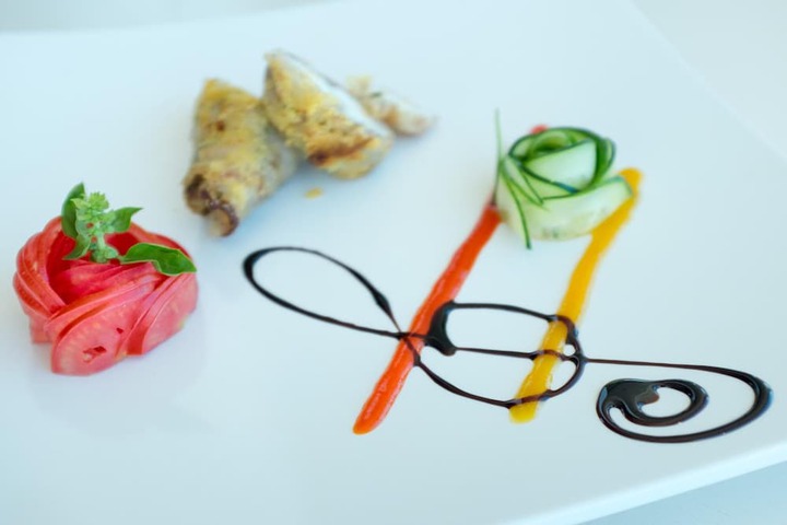 Dining 42 of 58