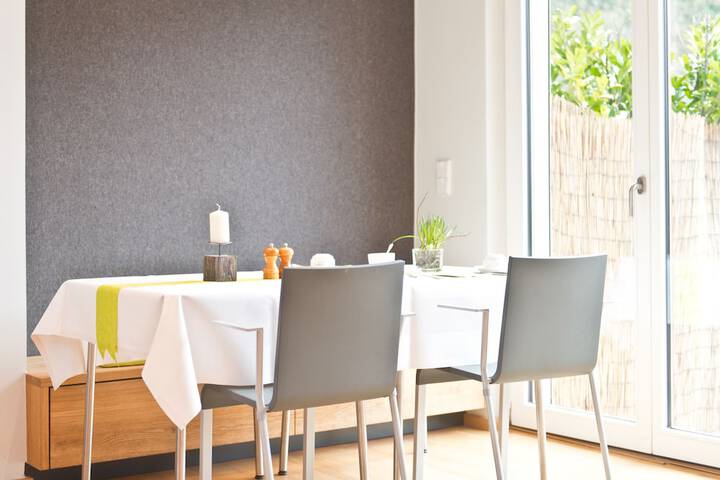 Dining 8 of 13