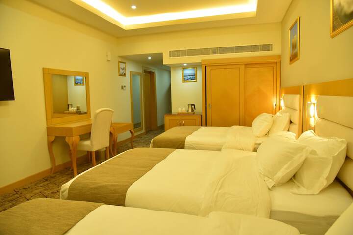 Room 16 of 33