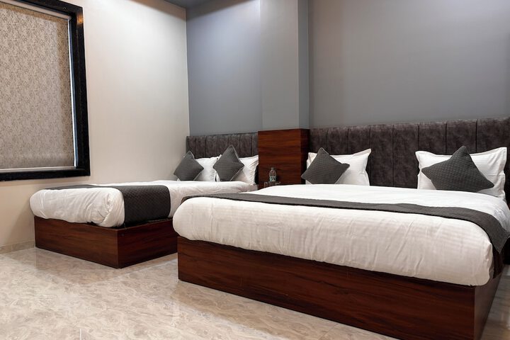 Room 12 of 28