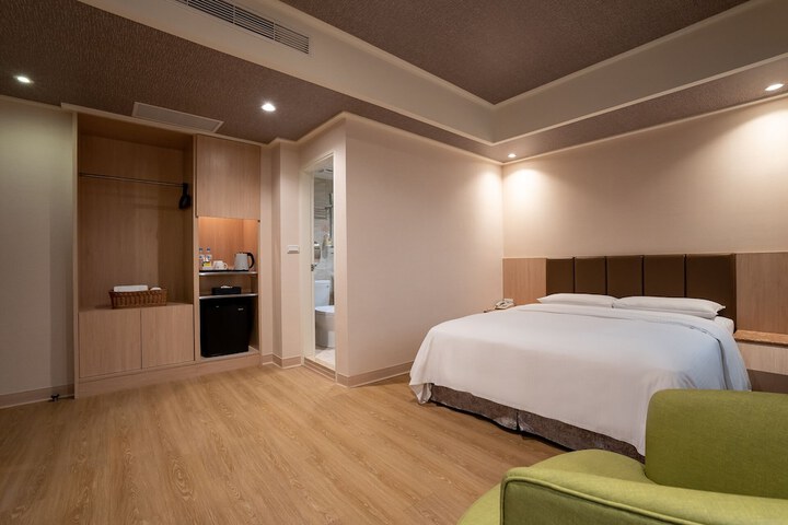Room 62 of 128