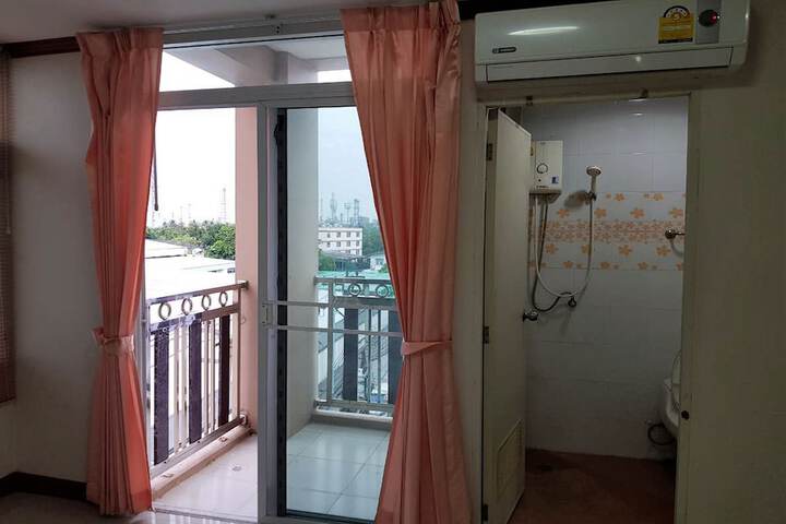 Room 9 of 34
