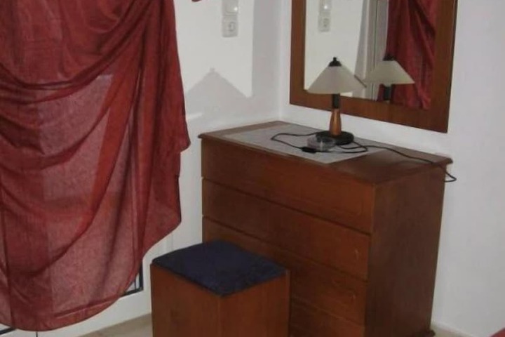 Room 9 of 32