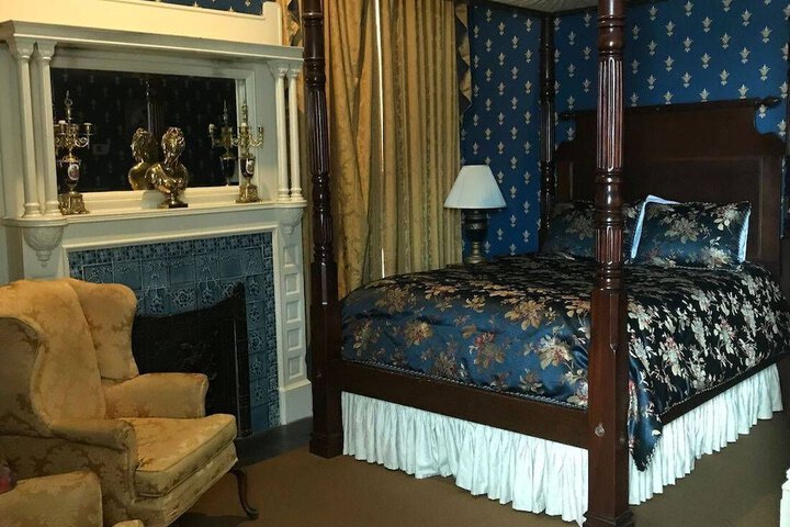 Room 27 of 142