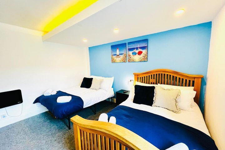 Room 12 of 27