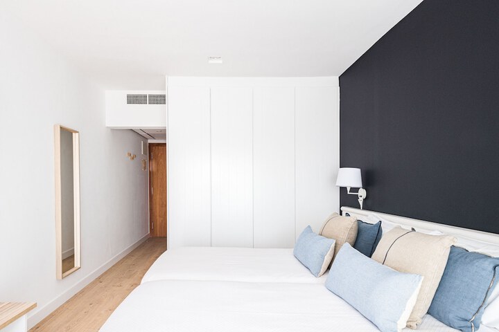 Room 54 of 147