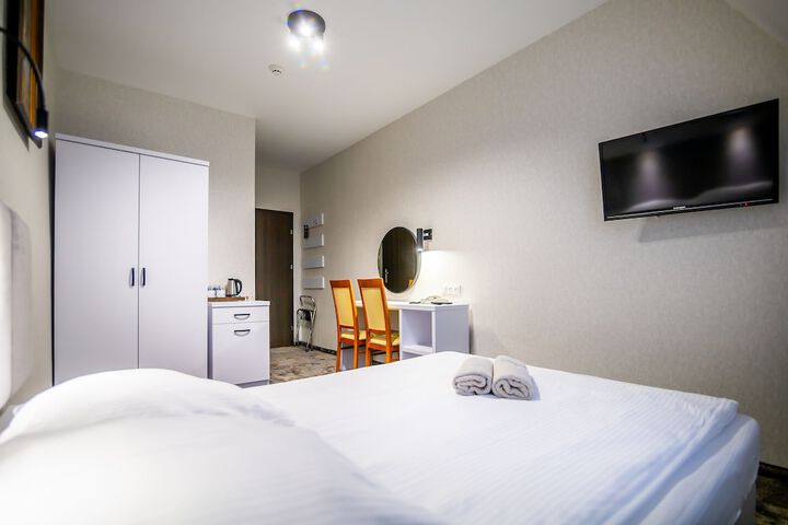 Room 16 of 132