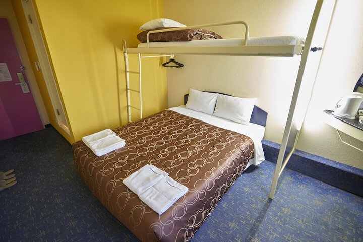 Room 6 of 61