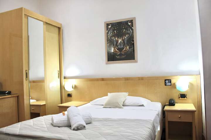 Room 33 of 63