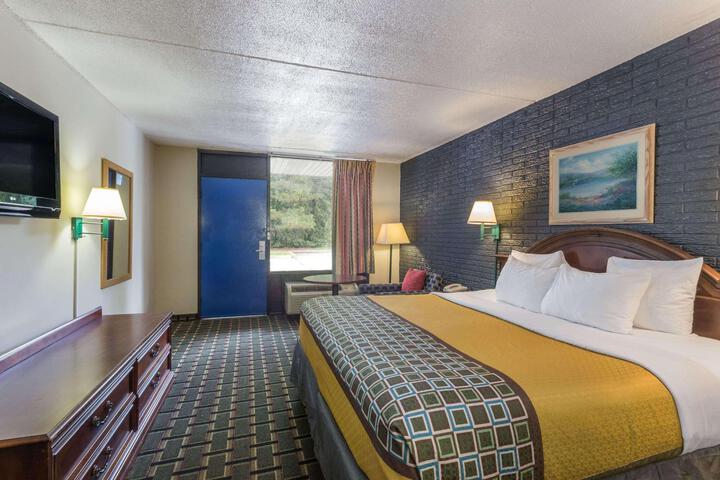 2 Double Beds (3 of 8)