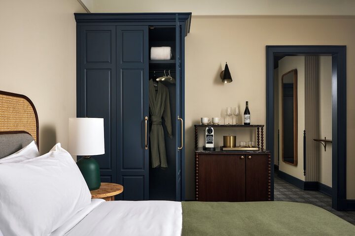 Room 7 of 190