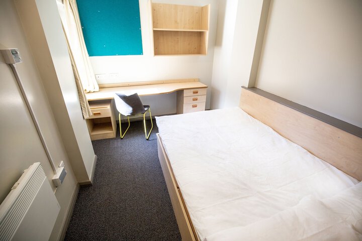 Room 9 of 21