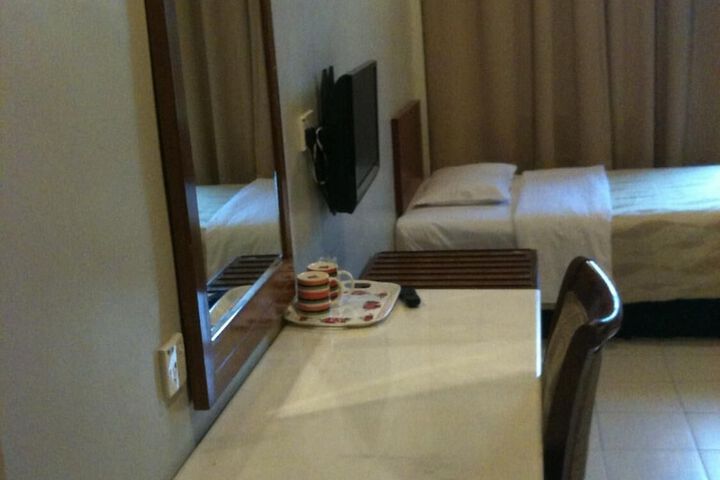 Room 16 of 34