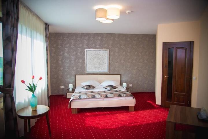Room 7 of 98