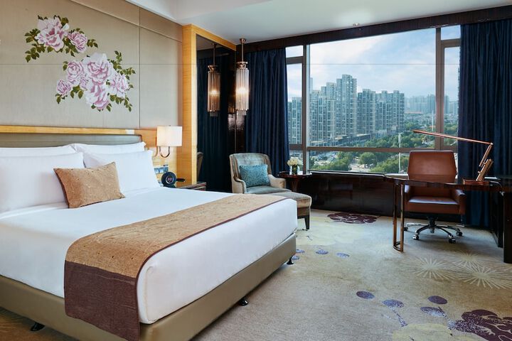 Room 3 of 100