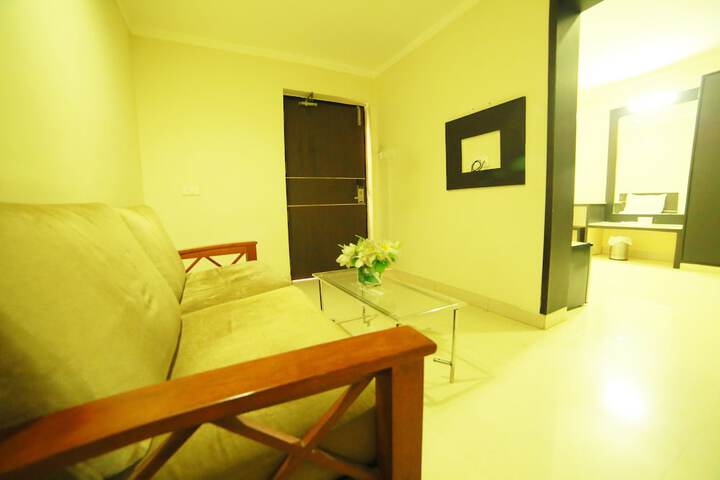 Room 6 of 28