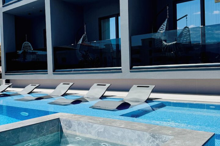 Pool 74 of 95