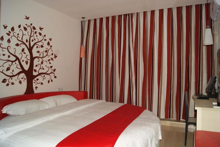 Room 4 of 35