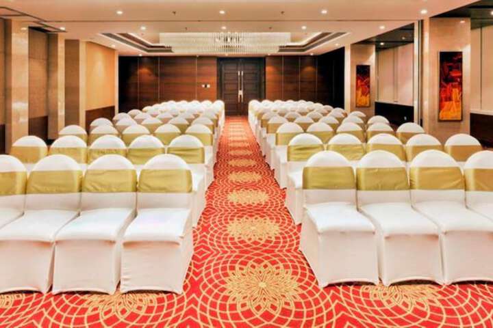 Ballroom/Hall 25 of 32