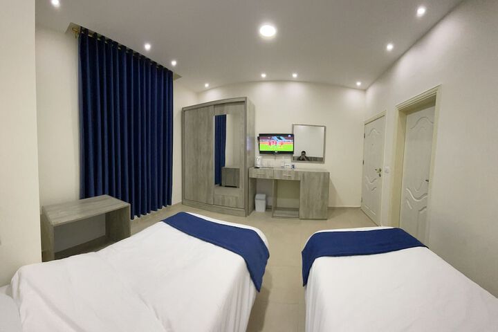 Room 7 of 18