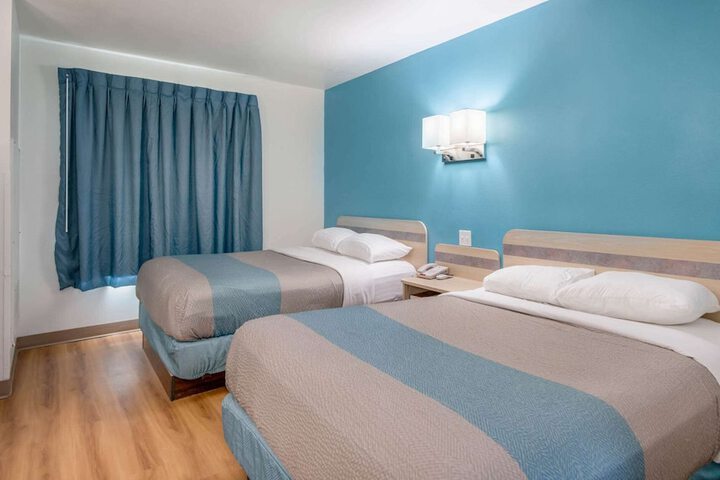 Room 10 of 51