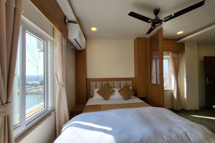 Room 8 of 75
