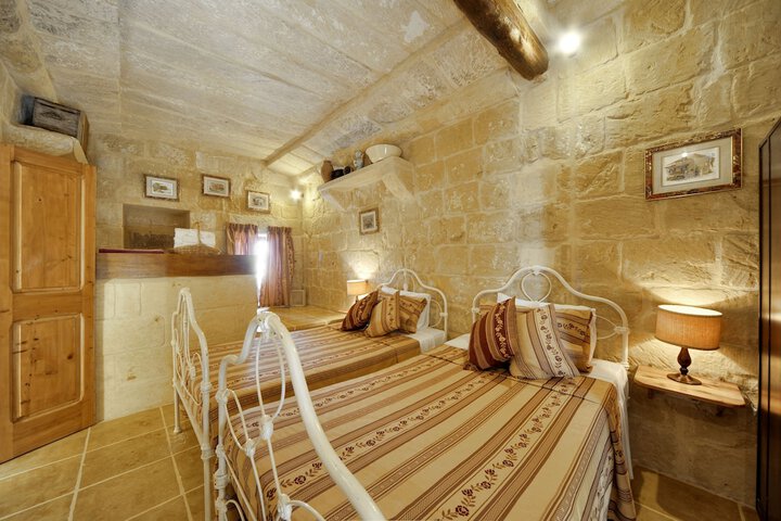 Room 5 of 31