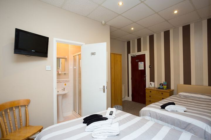 Room 8 of 25