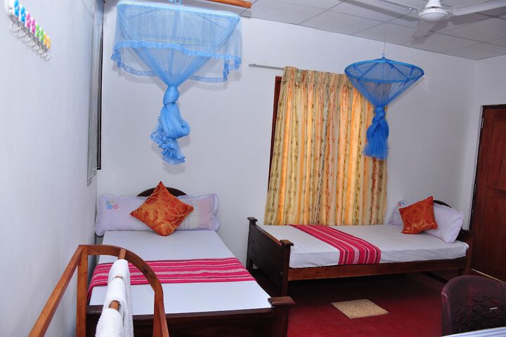 Room 4 of 11