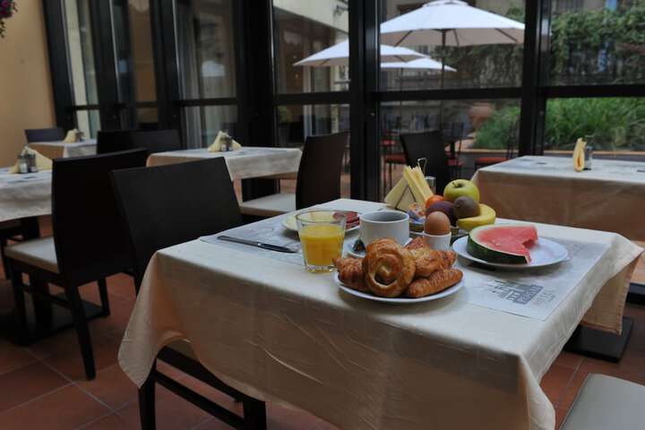 Breakfast area