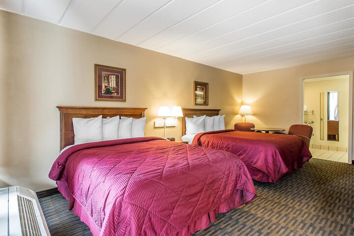 2 Double Beds (2 of 5)