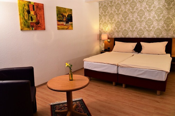 Room 6 of 49