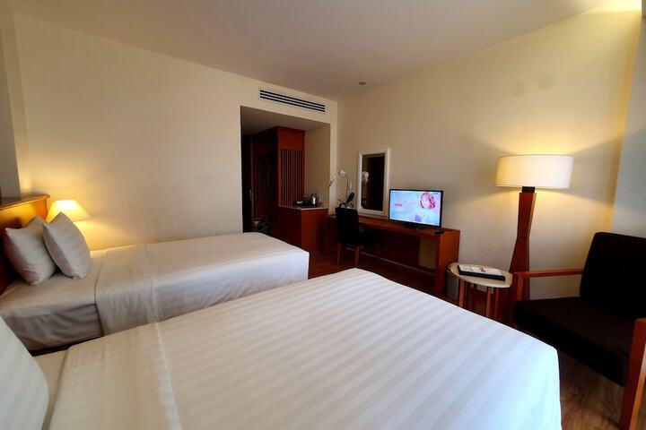 Room 8 of 50