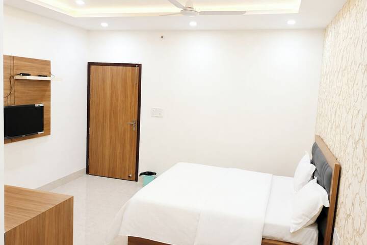 Room 5 of 10
