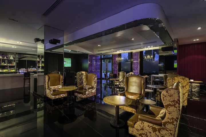 Lounge 134 of 189