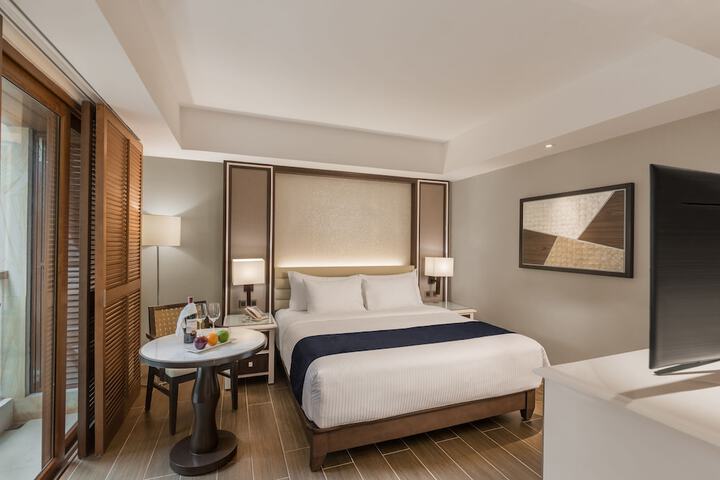 Room 4 of 25
