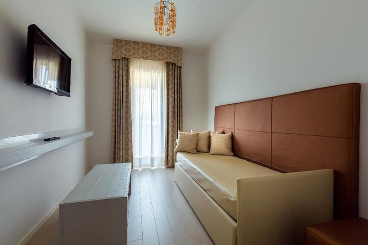 Room 21 of 49
