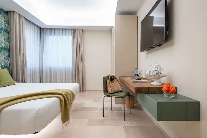 Room 21 of 82