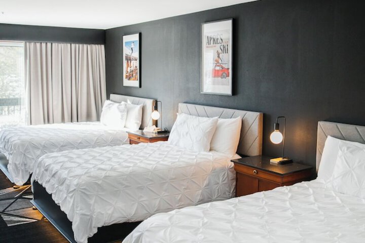 Room 30 of 104
