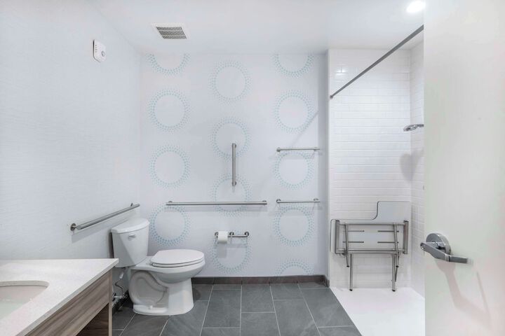 2 Queen Beds with Walk in Shower (5 of 12)