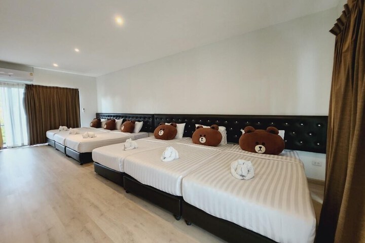 Room 36 of 194