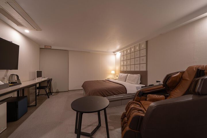 Room 38 of 64