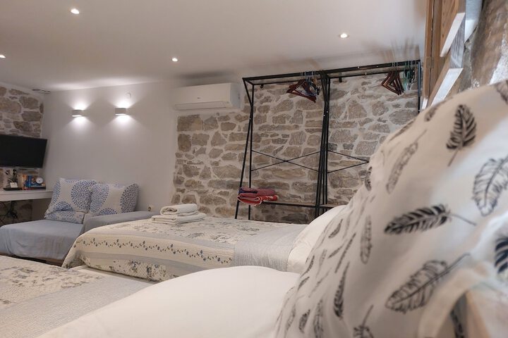 Room 3 of 32