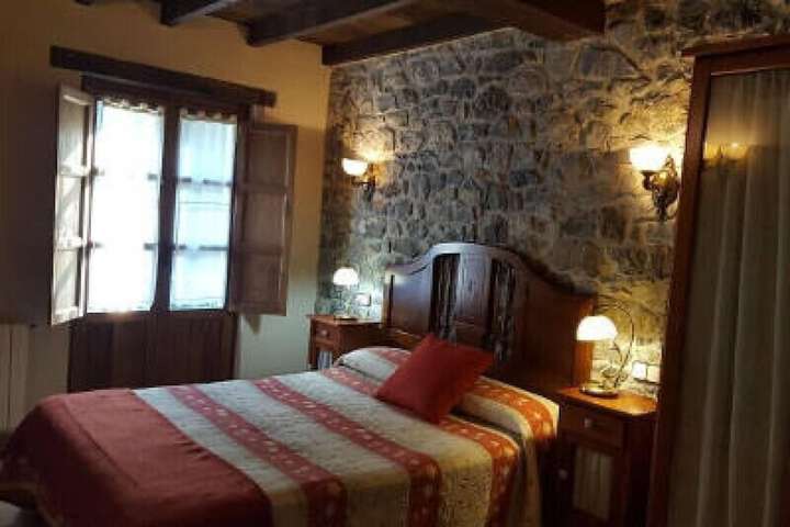 Room 4 of 16