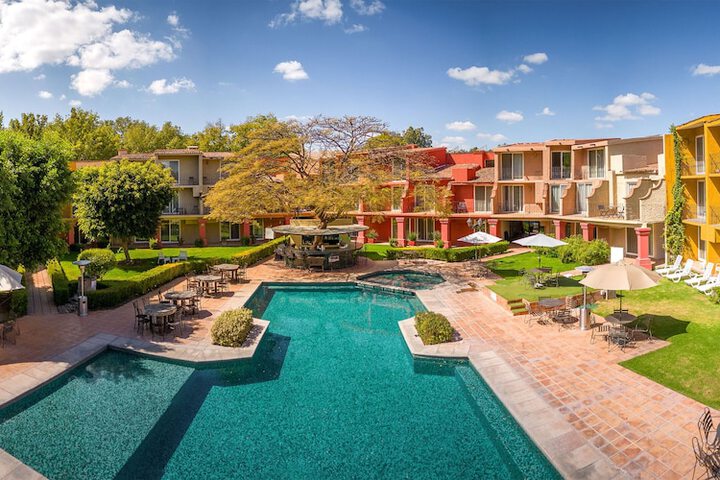 Hotel with Pool