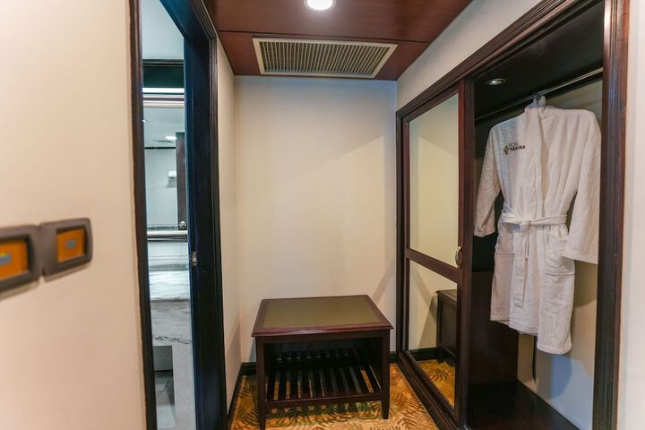 Room 74 of 258
