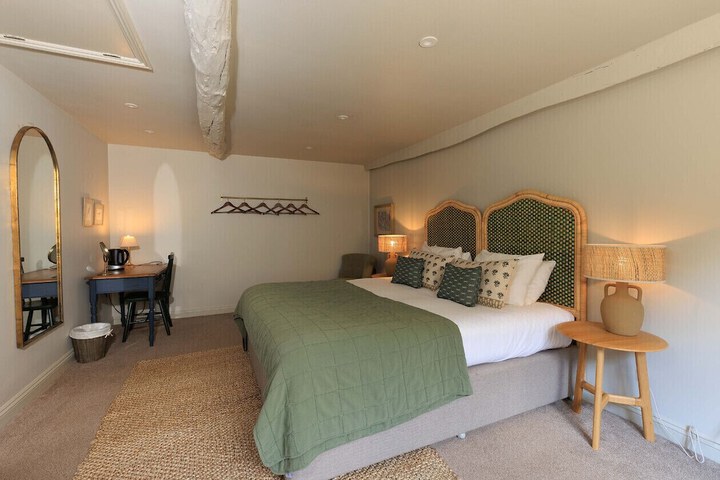 Room 5 of 42