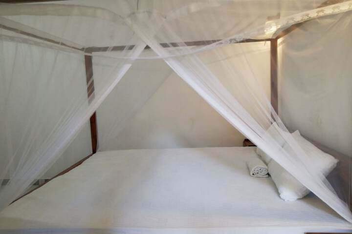 Room 8 of 16