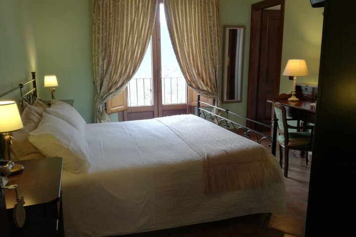 Room 3 of 26