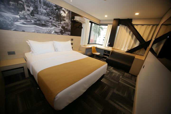Room 28 of 43
